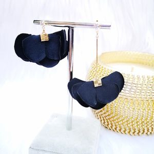 Qbe Petal High-Low Rhinestones Earrings Deep Blue